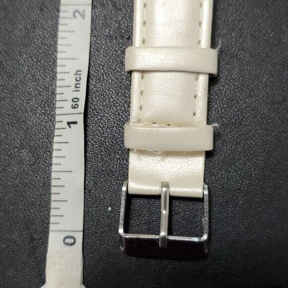 Cream and silver tone Hello Kitty watch - Picture 10 of 12